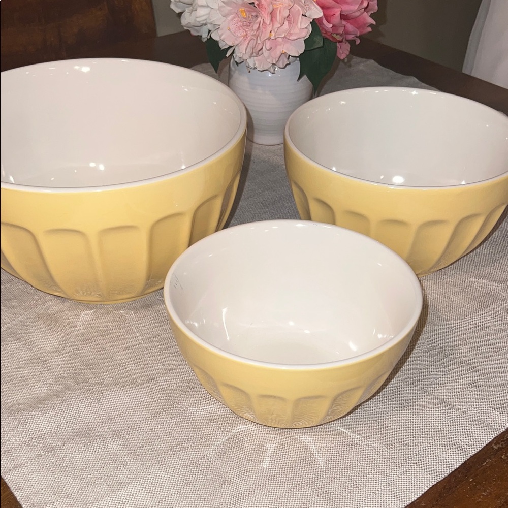 Williams-Sonoma Yellow Ceramic Bowls - Fluted Design